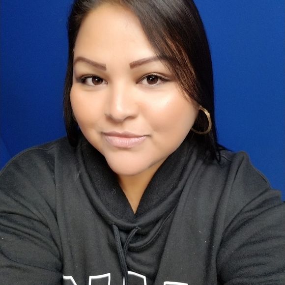 Meet your Posher, Liz - Picture 2 of 2